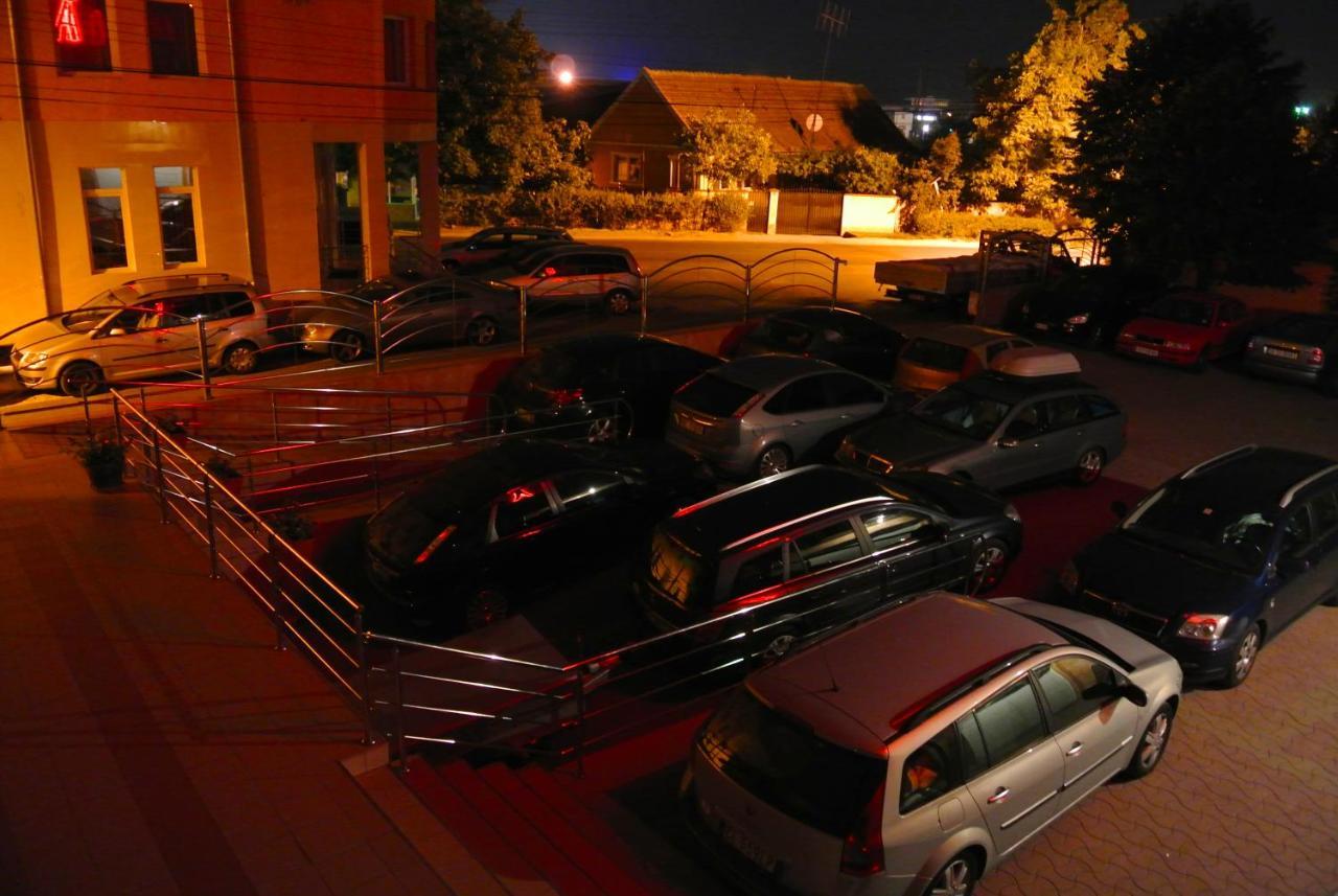 Pensiune Roua Arad Esterno foto