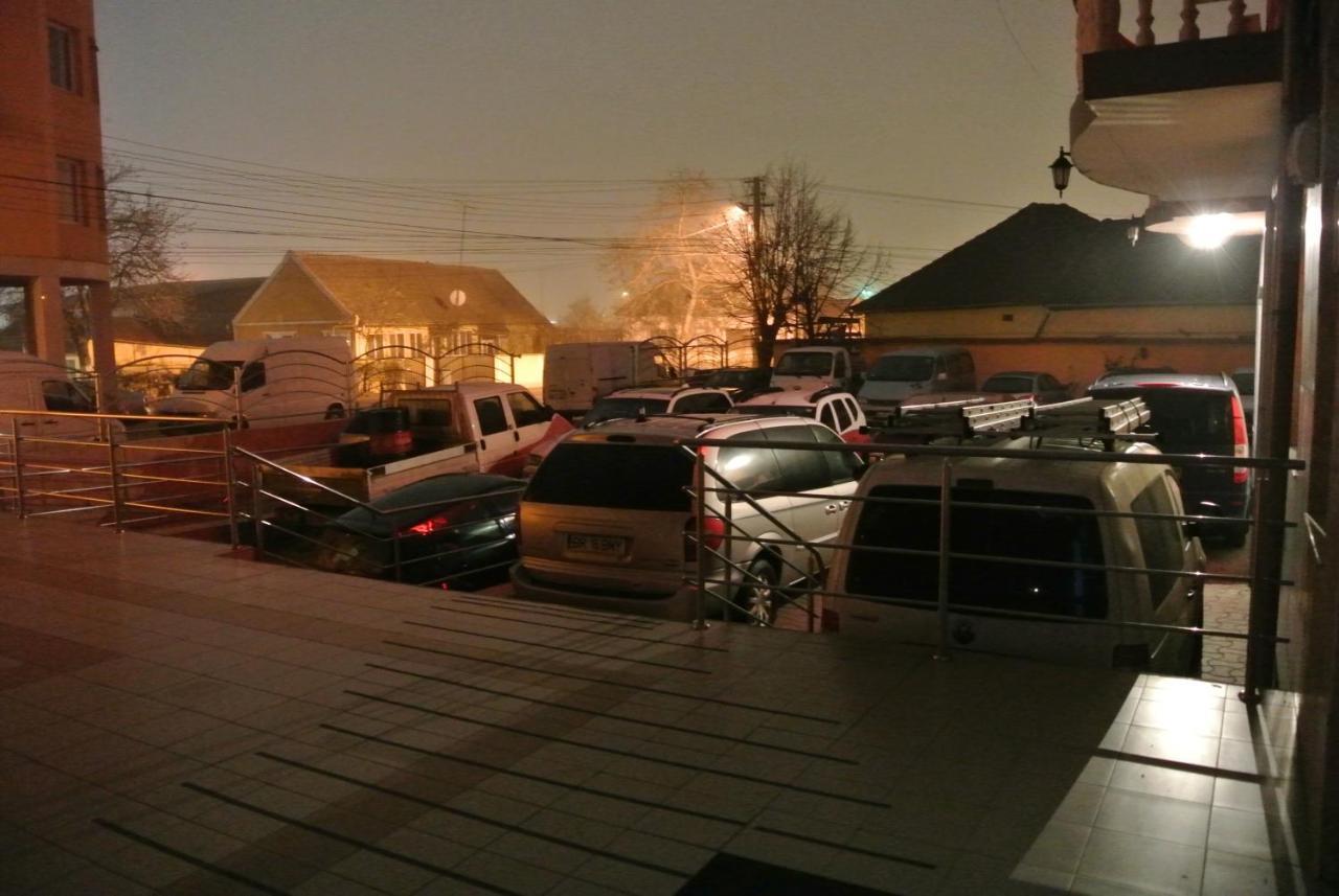 Pensiune Roua Arad Esterno foto