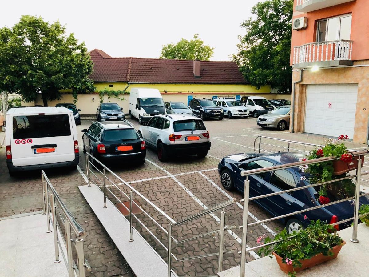 Pensiune Roua Arad Esterno foto