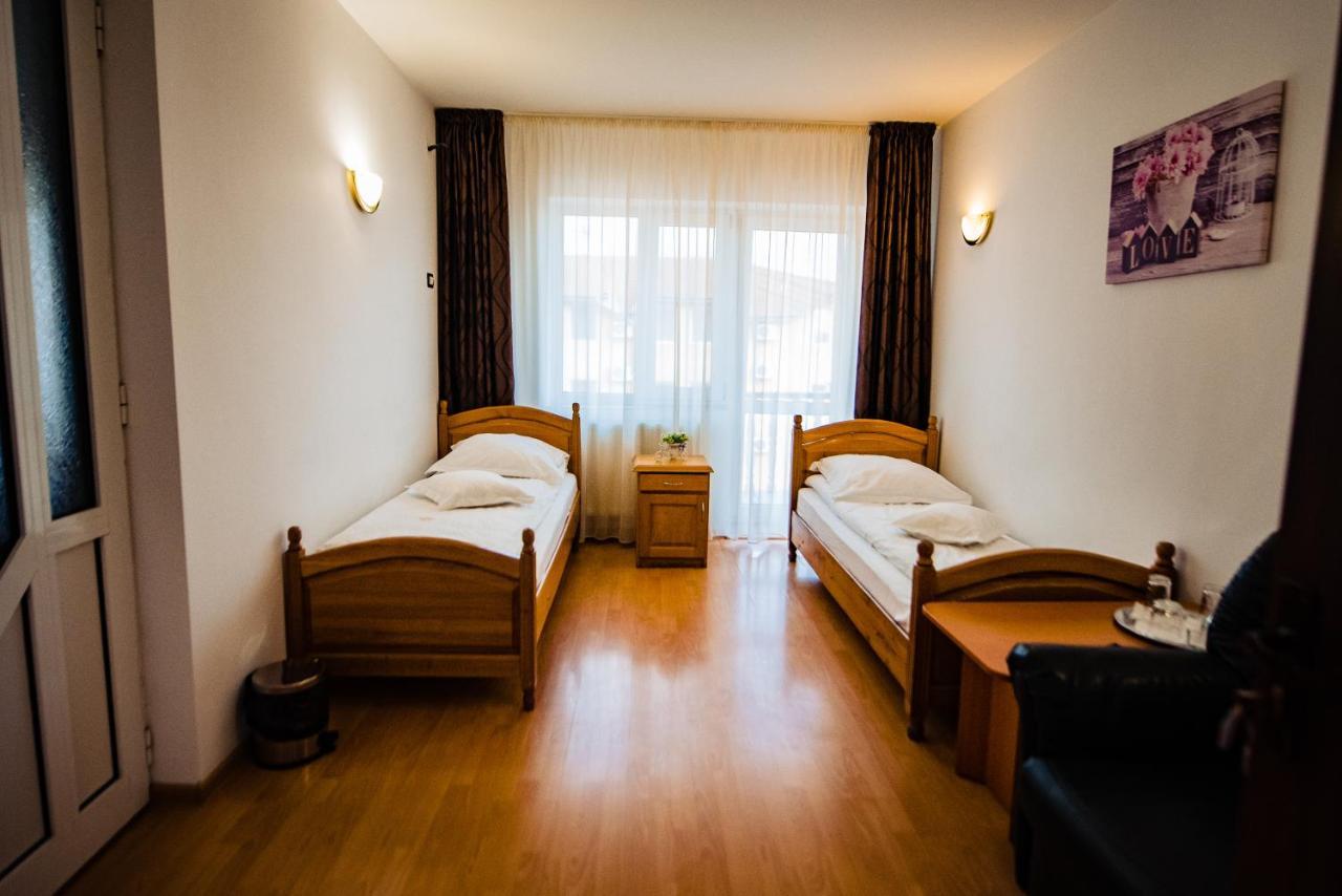 Pensiune Roua Arad Esterno foto