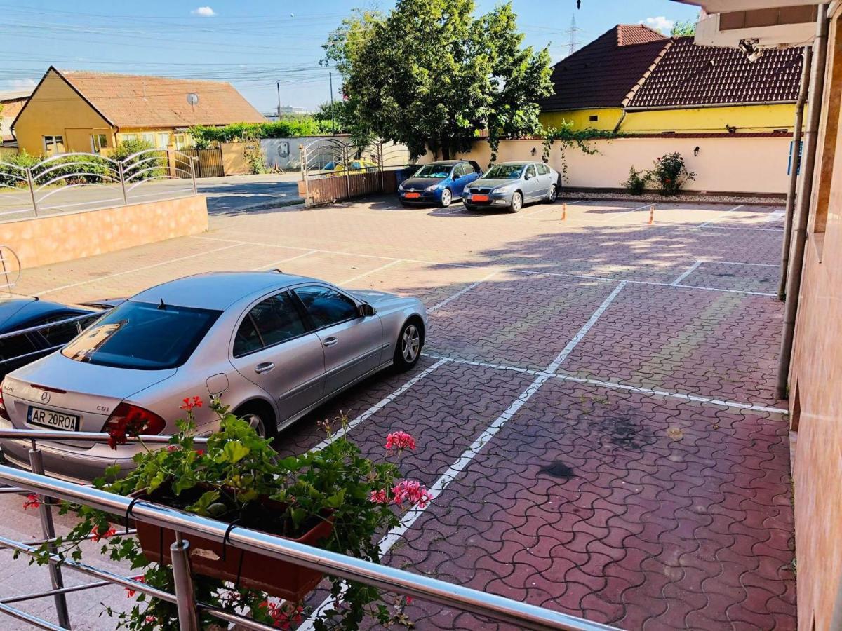 Pensiune Roua Arad Esterno foto
